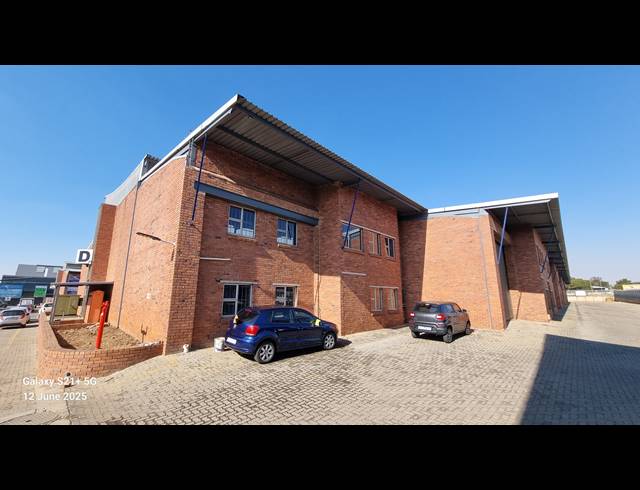 2,496M² WAREHOUSE TO LET IN HUGHES